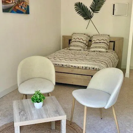 Confortable Avec Balcon, Wifi, Proche Cures - Fr-1-703-190 Apartment *